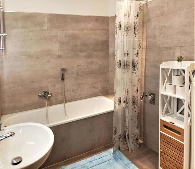 Modernes Apartment Mit Balkon ماغديبورغ المظهر الخارجي الصورة